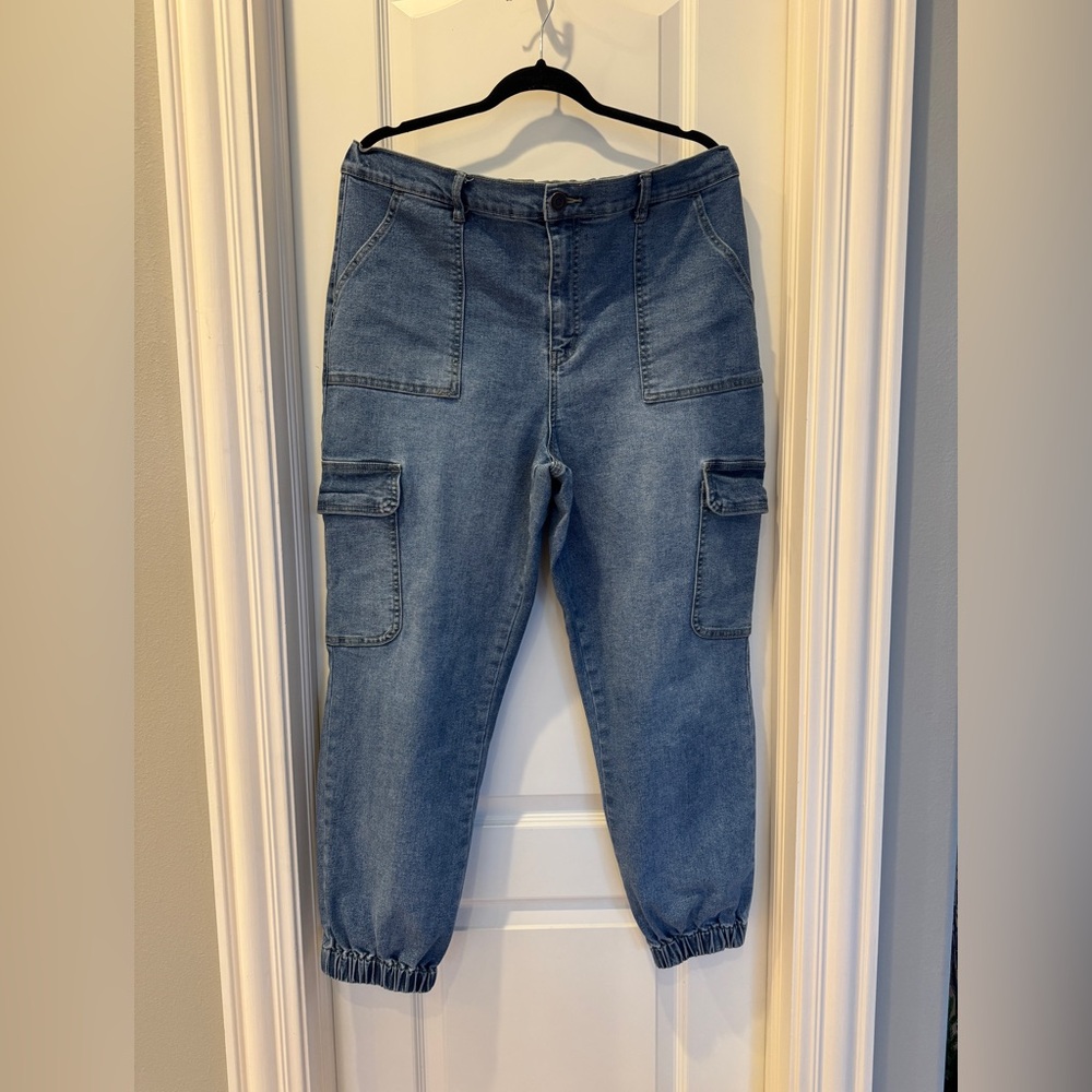 Women’s Blue Denim Cargo Jogger Jeans Elastic Waist Size L/XL 36x27